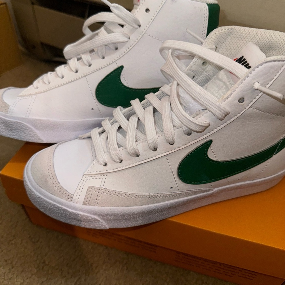 Nike BLAZERS mid’77
